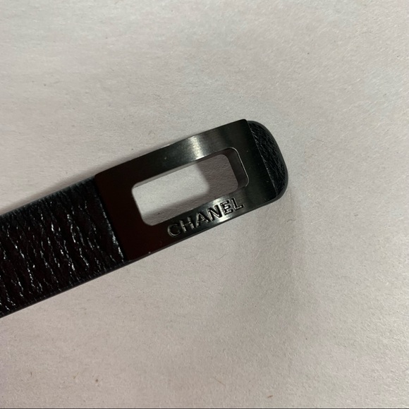 CHANEL re-issue black Mademoiselle Turn-lock CUFF BRACELET - Picture 5 of 16